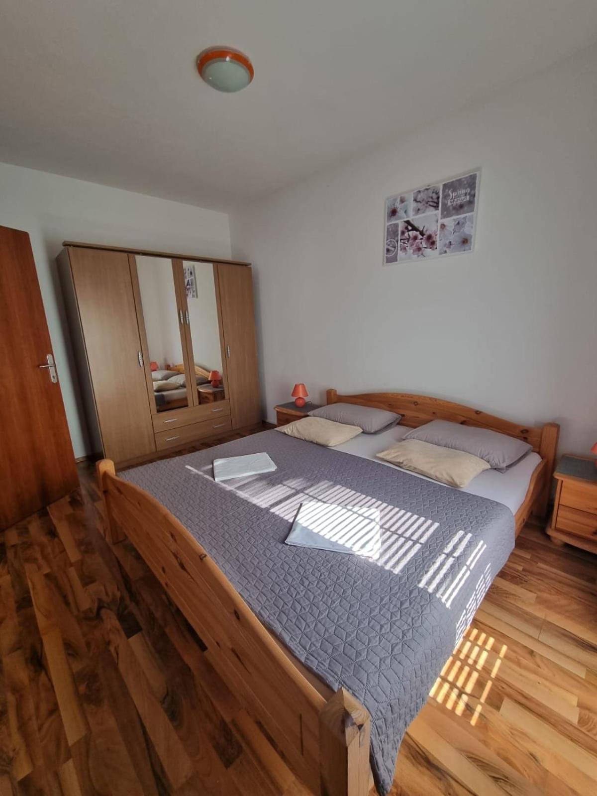 Apartmán Santoni Vir Exteriér fotografie