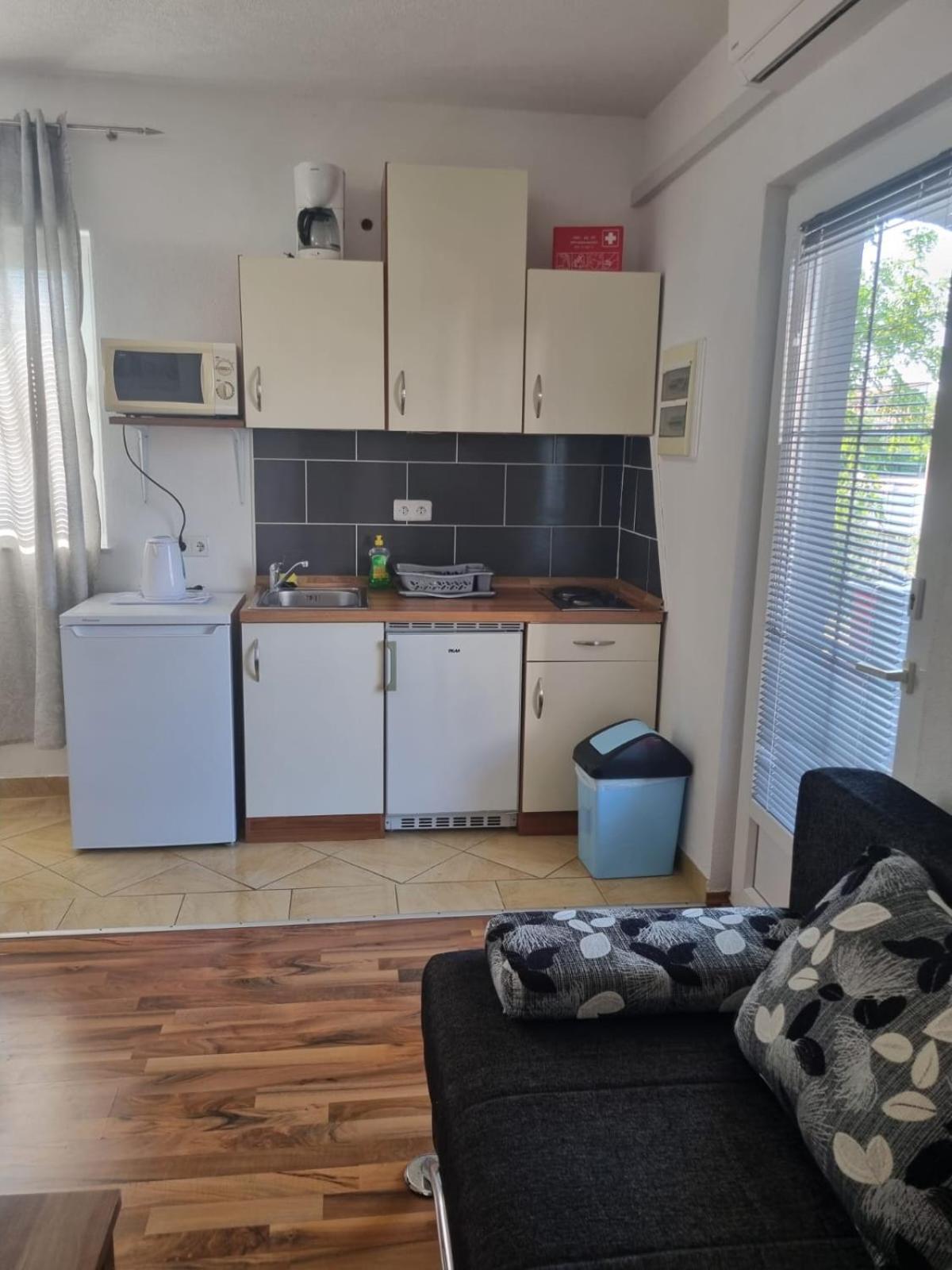 Apartmán Santoni Vir Exteriér fotografie